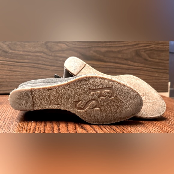 🩵4 items for $30- Franco Sarto gray suede wedge booties with gold buckle. 501 - Picture 8 of 12